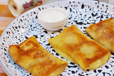 Блинчик с творогом и фруктами