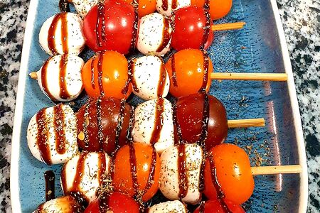 Капрезе на шпажках