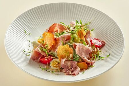 Салат с ростбифом и запеченным картофелем