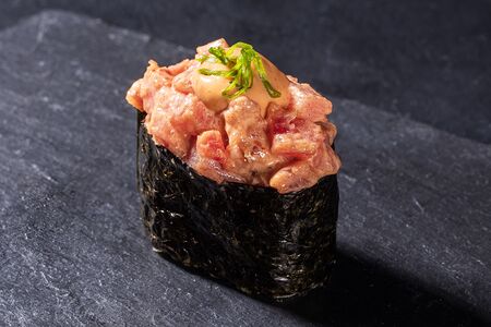 Гункан Спайси-магуро