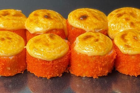 Запеченная Калифорния с соусом пармезан