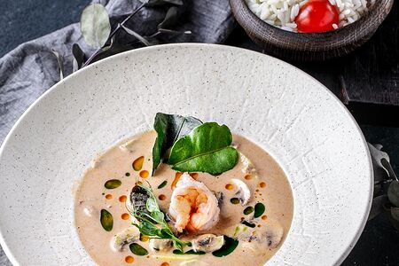 Том ям с креветками