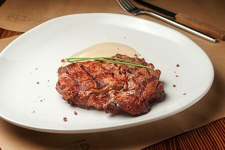 Стейк Рибай с перечным соусом