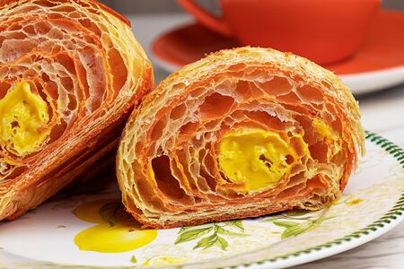 Круассан манго - маракуйя