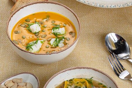 Крем-суп из тыквы с рикоттой и базиликовым маслом