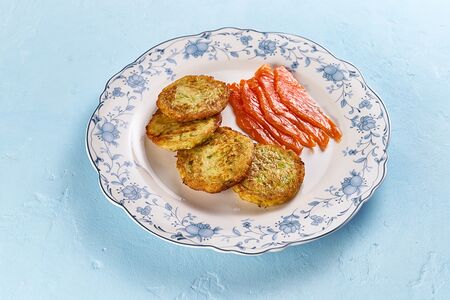 Оладьи из кабачков с форелью