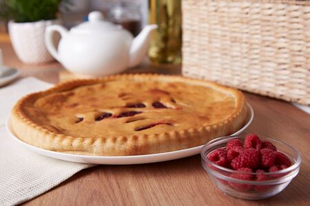 Осетинский пирог с малиной