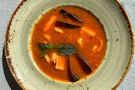 Томатный суп с морепродуктами