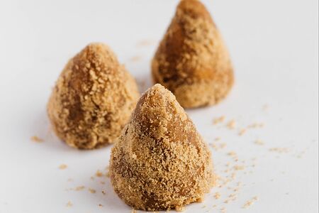 Арахисовое пирожное с грецким орехом