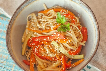 Удон с курочкой и овощами