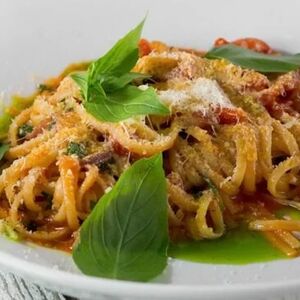 Паста со спелыми томатами и рикоттой