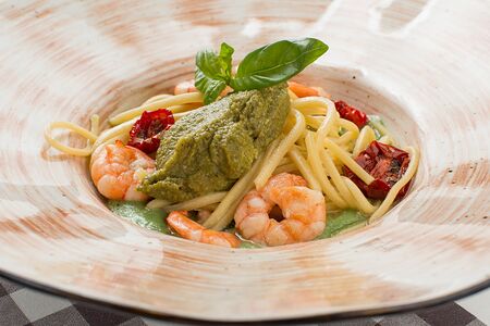 Спагетти алла китара с креветками