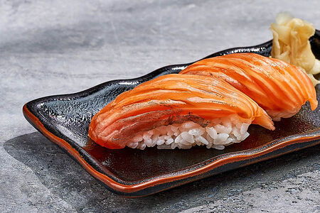 Нигири с лососем