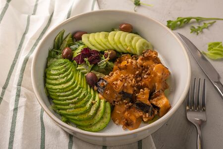 Салат с пряными баклажанами