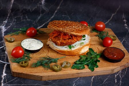 Гамбургер с котлетой