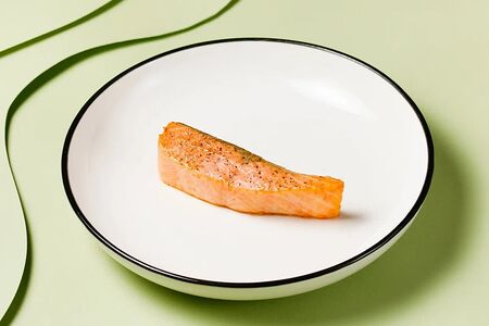 Стейк из лосося слабой соли