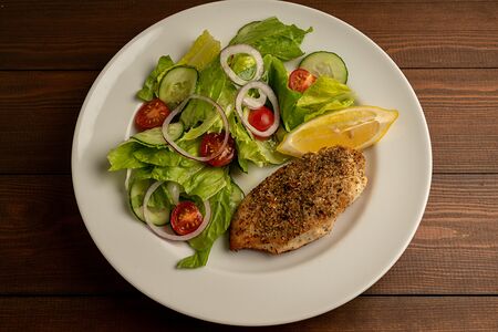 Куриная грудка запеченная с салатным миксом