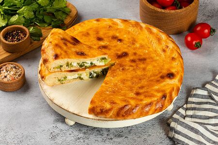 Осетинский пирог Кадындзджин с сыром и зеленым луком