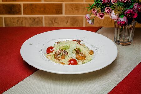 Салат Цезарь с креветками