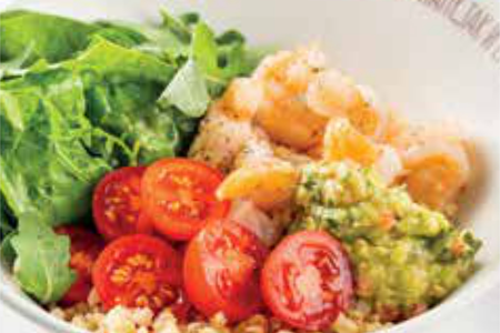 Боул с креветками, булгуром, томатами, гуакамоле, чили и ореховым оусом