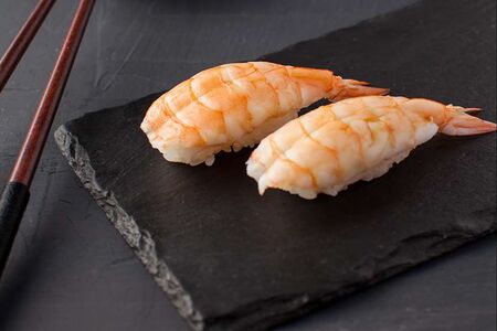 Суши креветка
