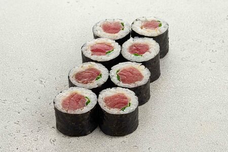 Миниролл с тунцом (8 шт)