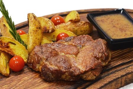 Стейк из cвинoй шеи