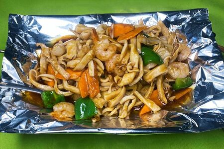 Морепродукты на сковороде