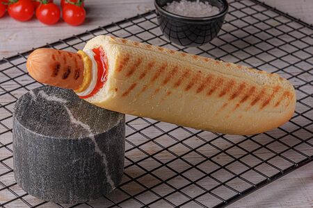 Французский хот-дог с куриной сосиской