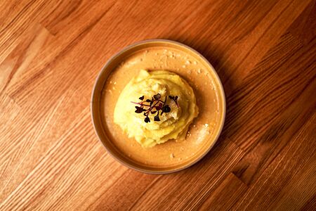 Картофельное пюре с трюфельным маслом и пармезаном