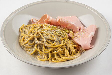 Спагетти с мортаделлой и трюфелем
