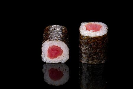 Маки с тунцом