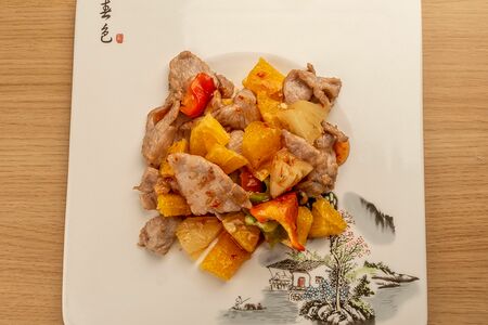 Свинина по-тайски в сладко-остром соусе