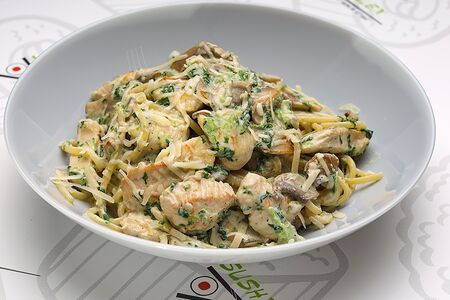 Паста с курицей и грибами