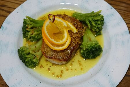 Стейк из индейки с брокколи