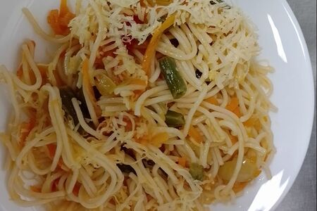 Паста с овощами и сыром