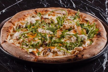 Пицца с кроликом и грибами в сливках