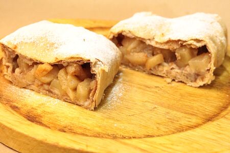 Венский с яблоком и корицей