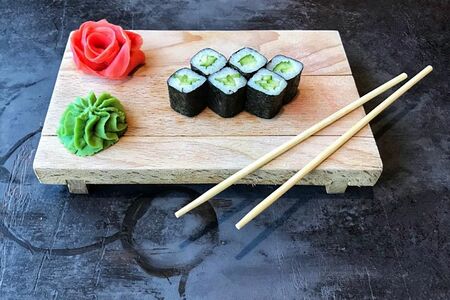 Ролл с огурцом