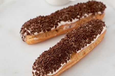 Эклер кофейный