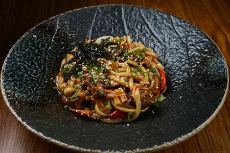 Лапша с говядиной и соусом Тай BBQ