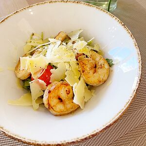 Рукола с креветками