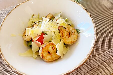 Рукола с креветками