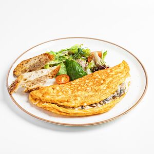 Омлет с ветчиной, грибами и сыром моцарелла