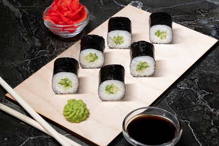 Ролл Огурец