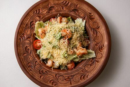 Цезарь с тигровой креветкой