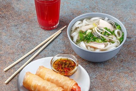 Ланч №9: суп на выбор, нэм том (2 шт.), морс