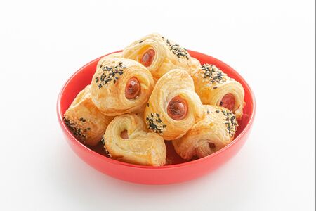 Мини-сосиски в тесте