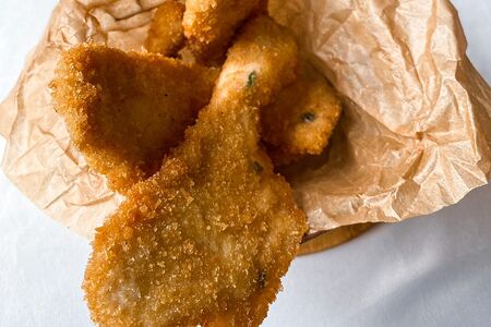 Стрипсы с сырным соусом