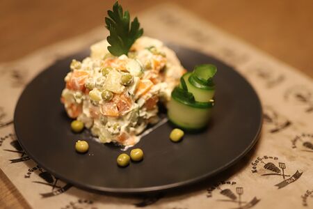 Салат Оливье с курицей